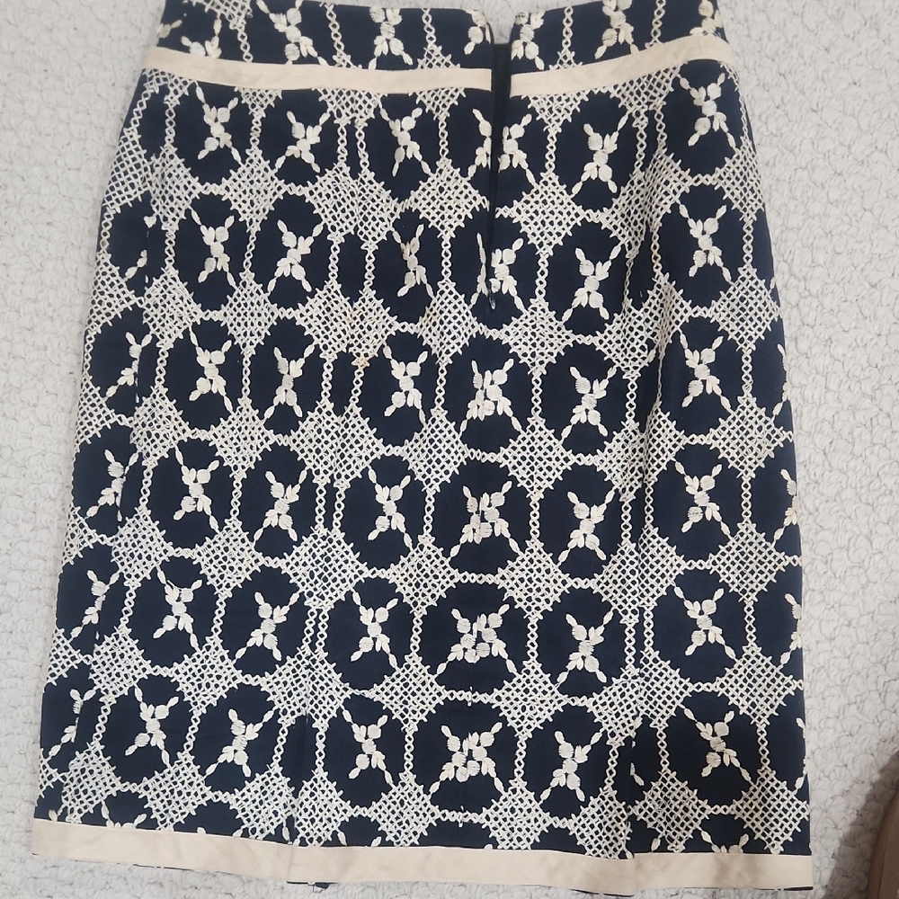 Nanette Lepore Black and Cream Skirt with bow, emroidery and kick pleat details - Picture 2 of 5